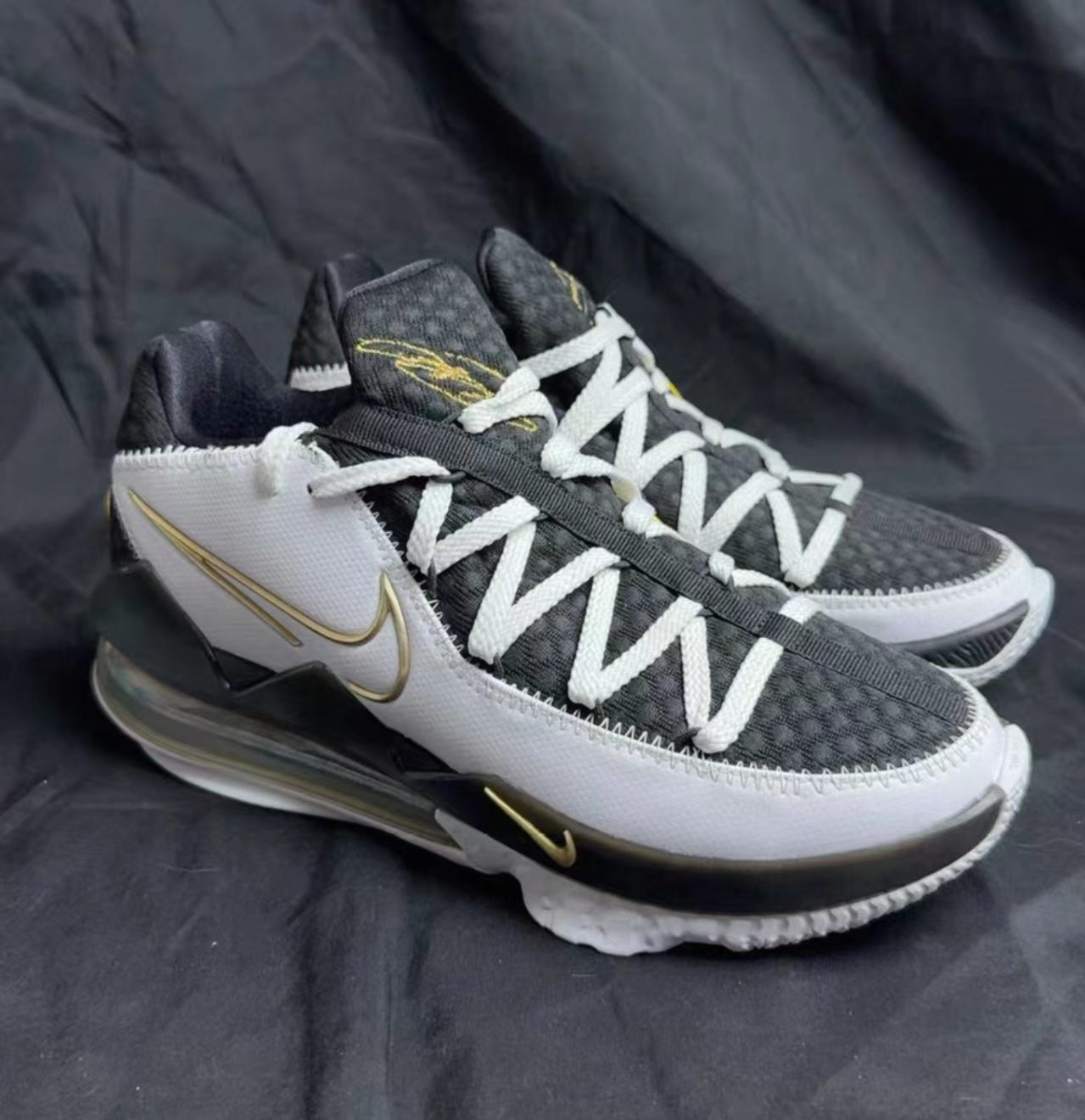 Nike LeBron 17 Low 