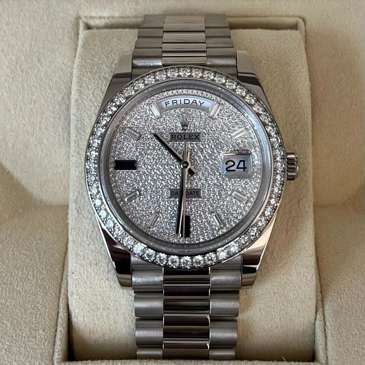 [2026 Mirror Grade]RLX 228349RBR-0036 Day-Date 40mm 18k White Gold Paved With Diamonds Watch