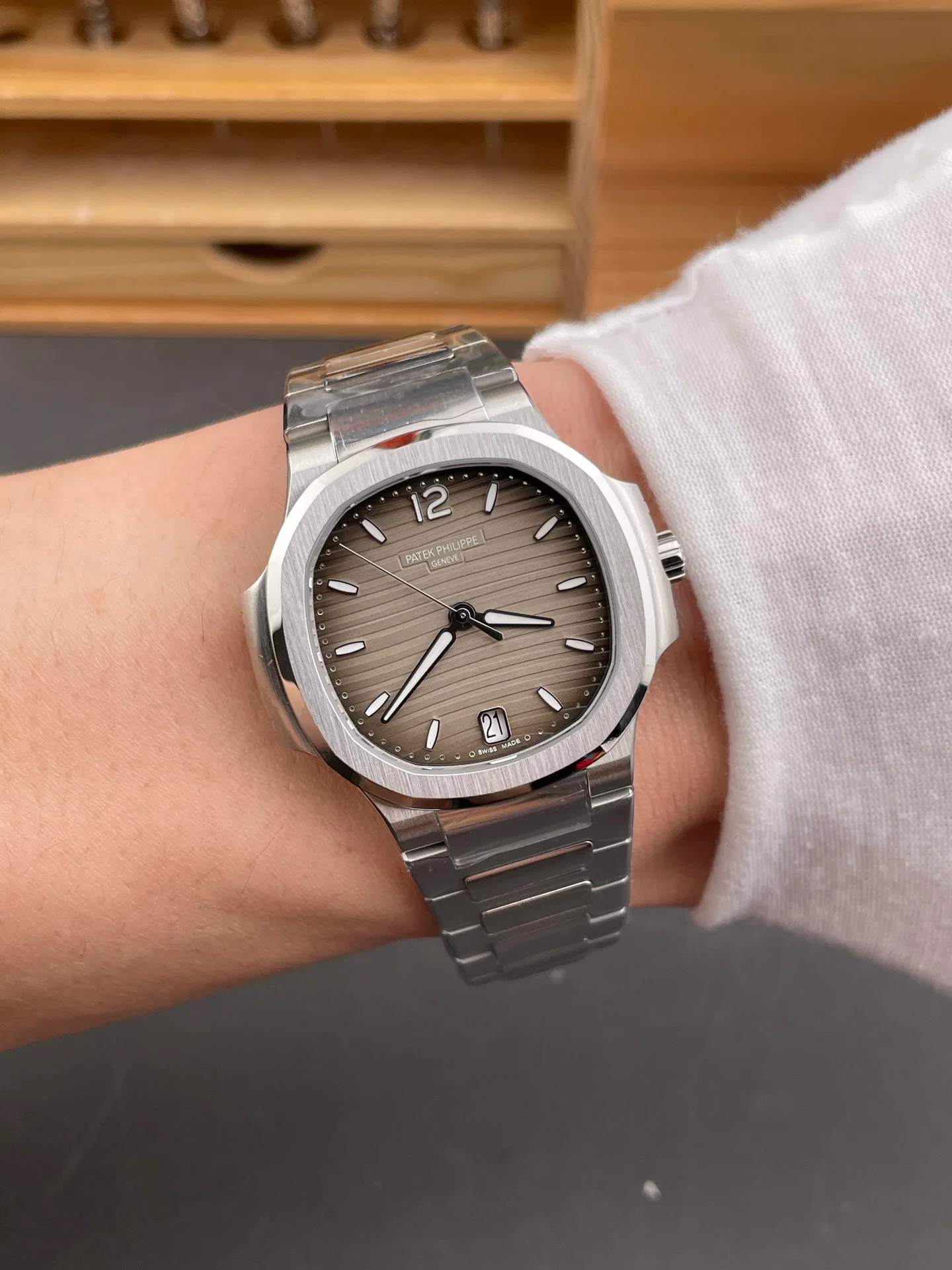 Nautilus 7118 Smoke Grey Dial