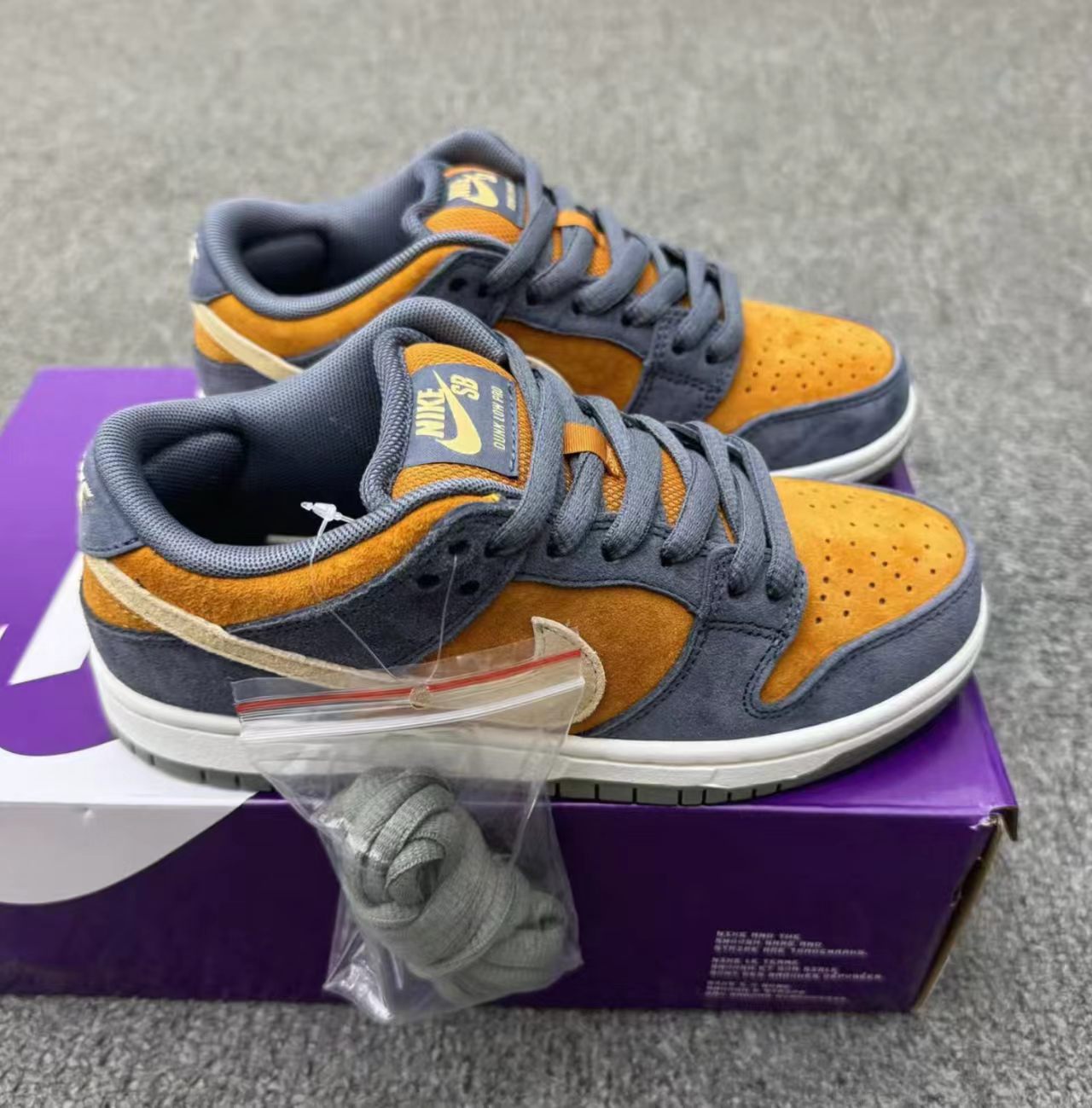 Nike Dunk Low SE "Light Carbon"