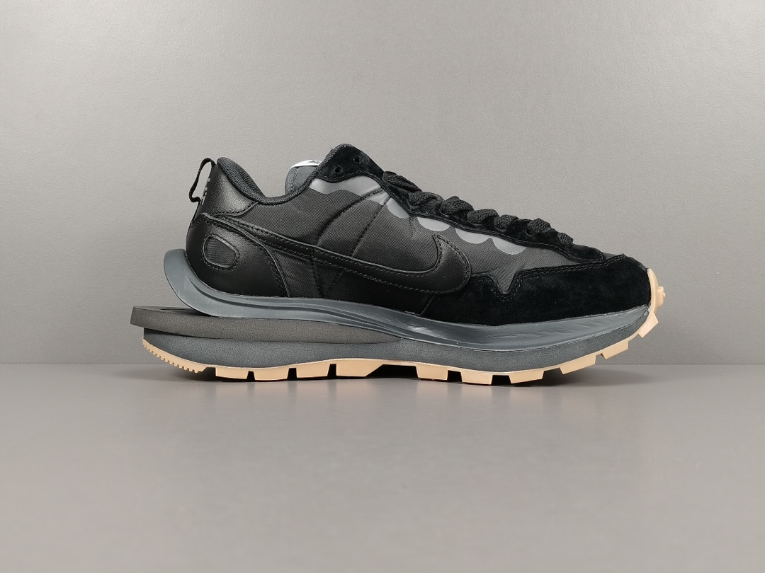 OG SACAI X NIKE VAPORWAFFLE “BLACK AND GUM”