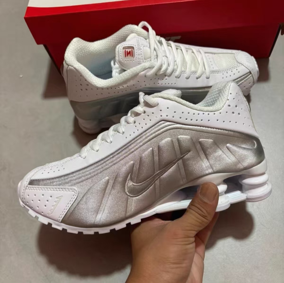 Nike Shox R4
