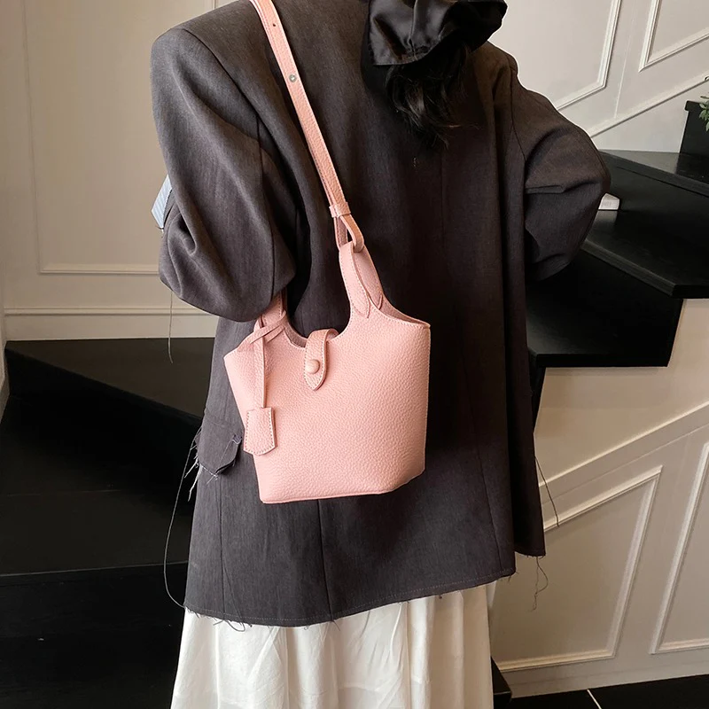 Lyra Bucket Tote