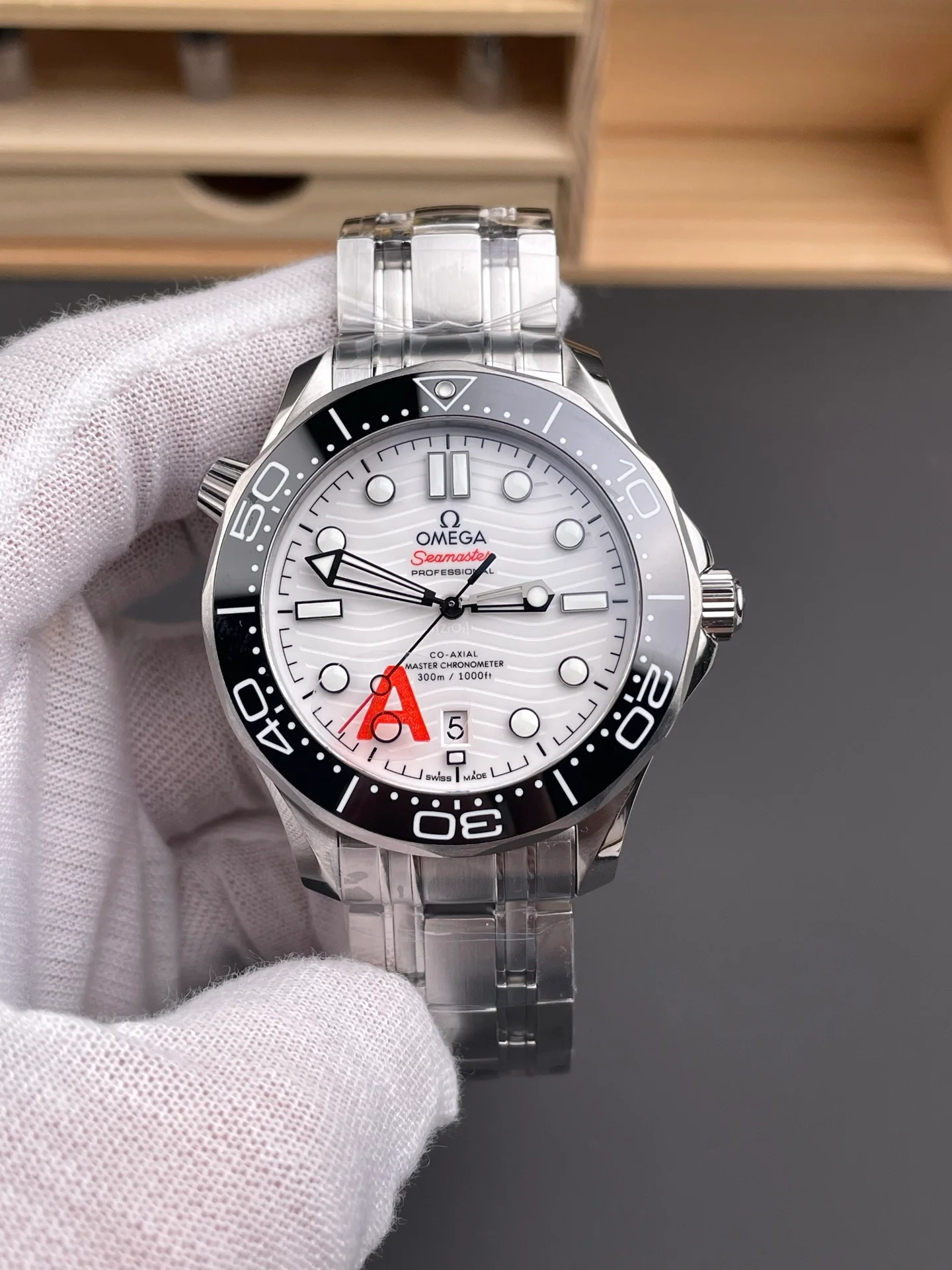 Seamaster 300 White V4 Version