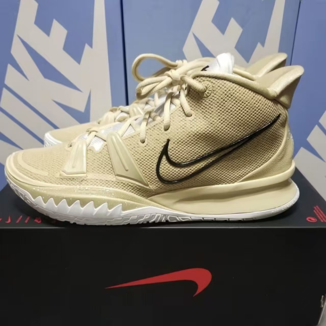 Nike Kyrie 7 Team Team Gold Black White