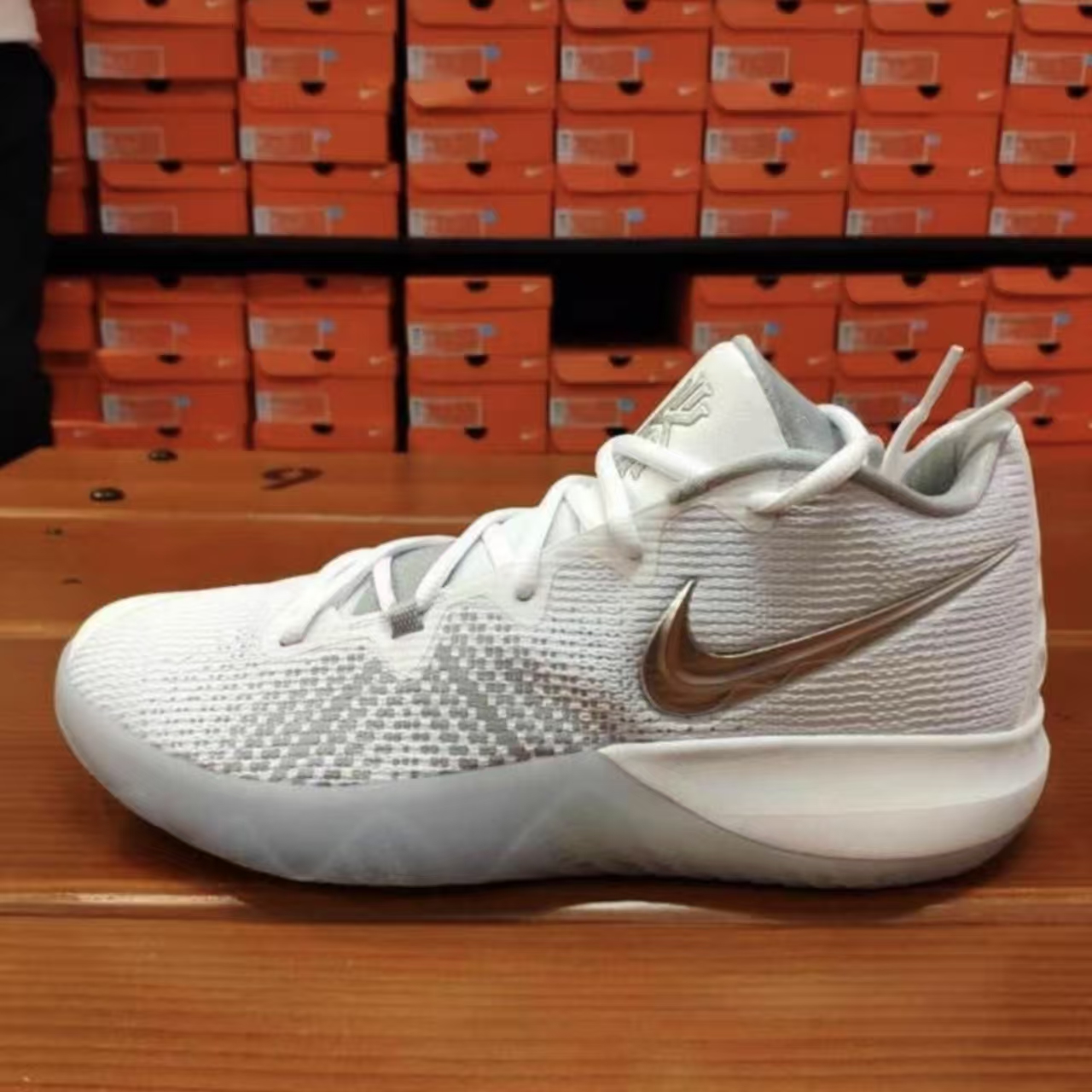 Nike Kyrie Flytrap White Metallic Silver