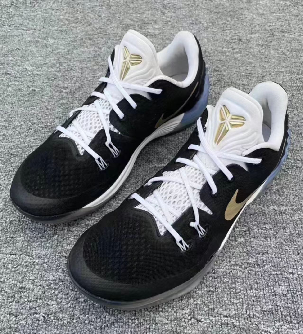 Nike Zoom Kobe Venomenon 5 "Black/White/Metallic Gold"