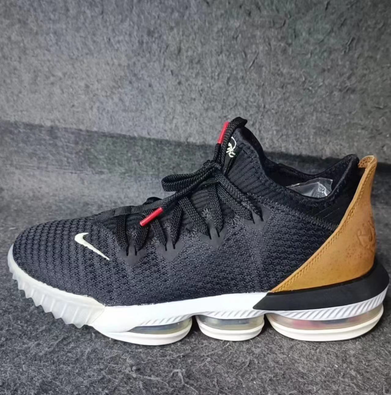 Nike LeBron 16 Low 