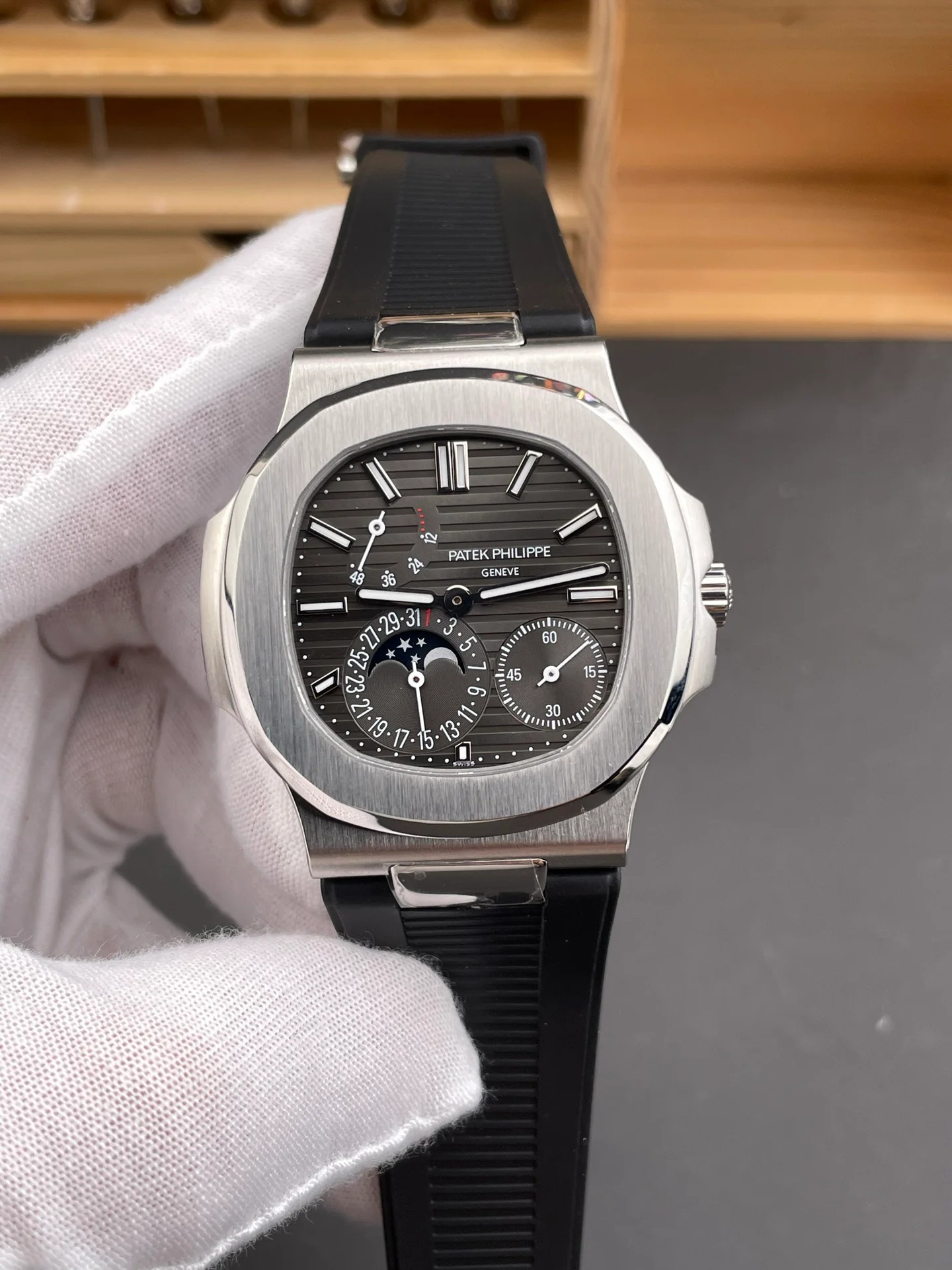 Nautilus 5712 Grey Dial