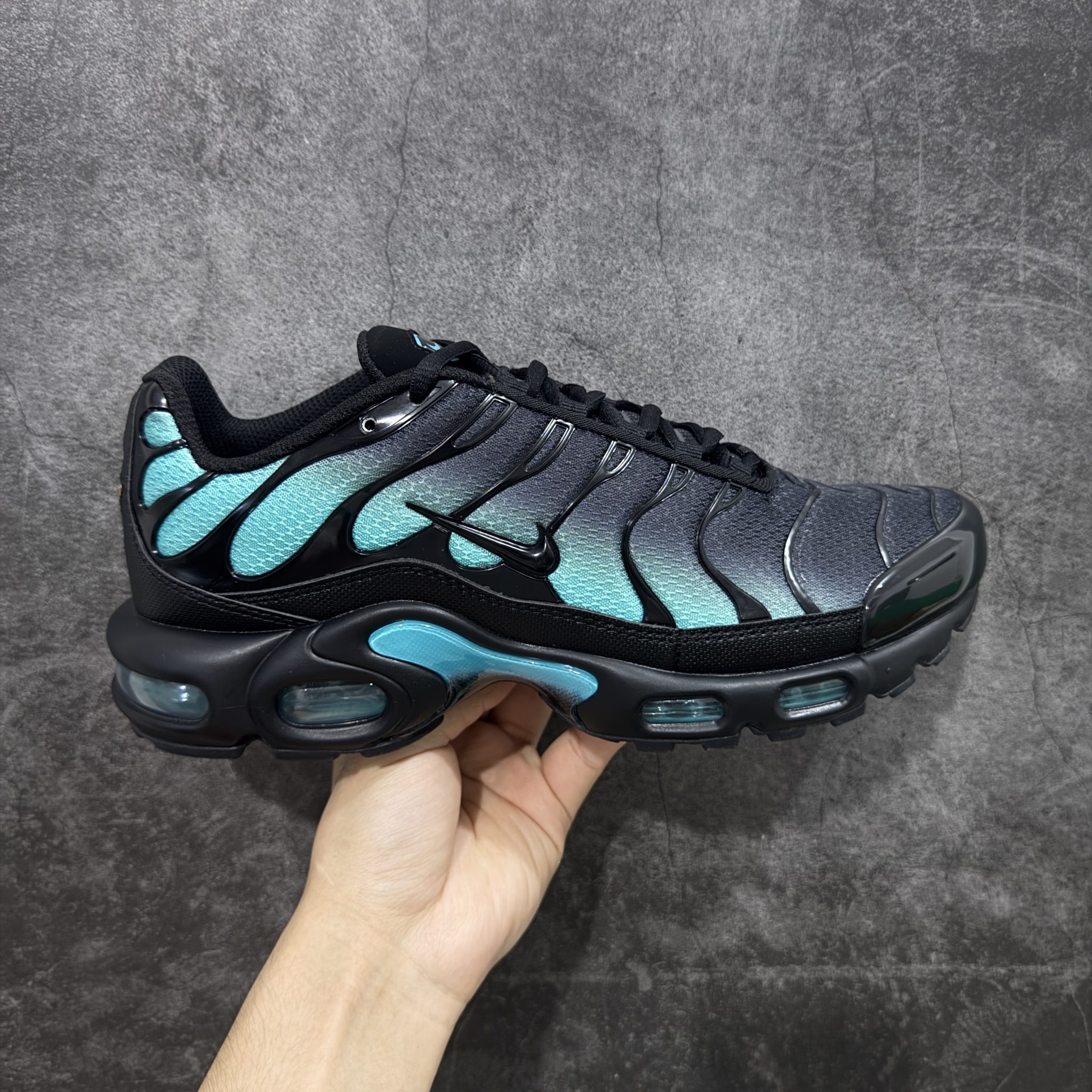NIKE AIR MAX PLUS TN DM0032-016