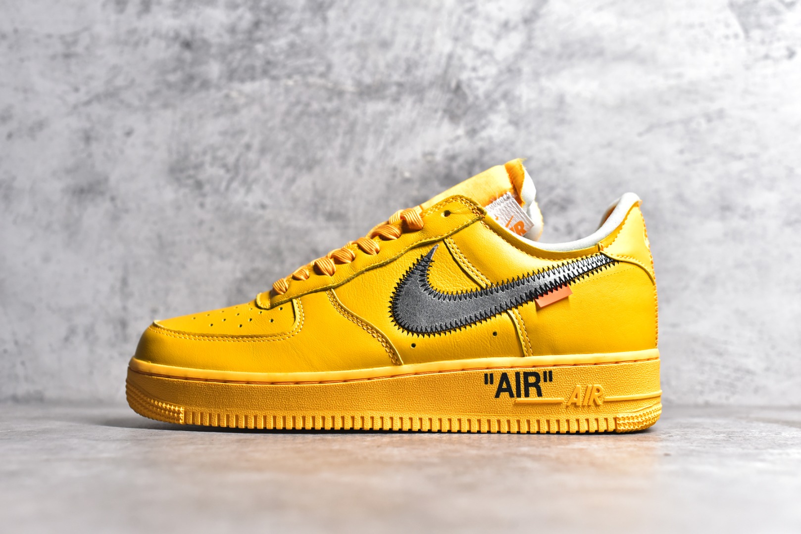 LJ-NIKE AIR FORCE 1 LOW OFF-WHITE ICA UNIVERSITY GOLD  DD1876-700