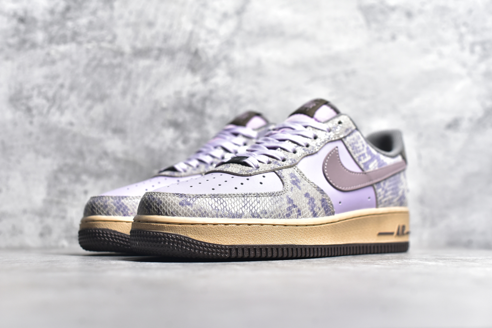 AIR FORCE 1 LOW PURPLE SNAKESKIN HF2898-500
