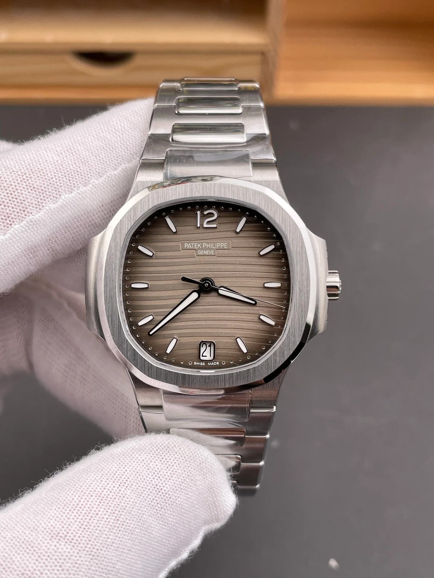 Nautilus 7118 Smoke Grey Dial