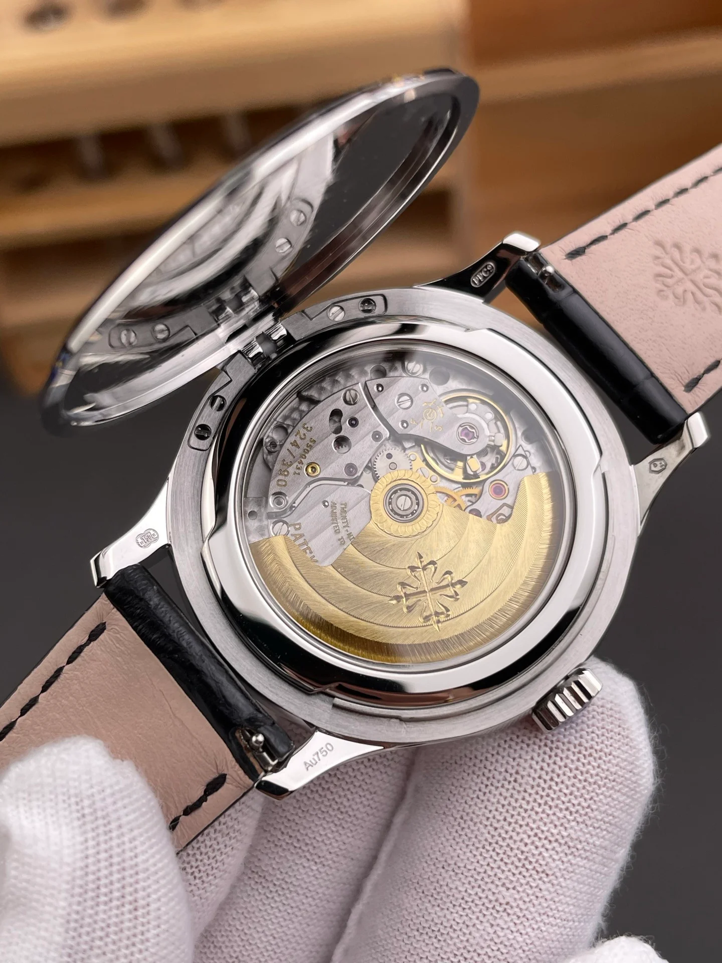 Patek Calatrava 5227G Officer Case White Gold Version
