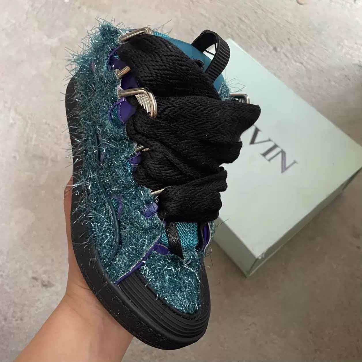 Lanvin Curb