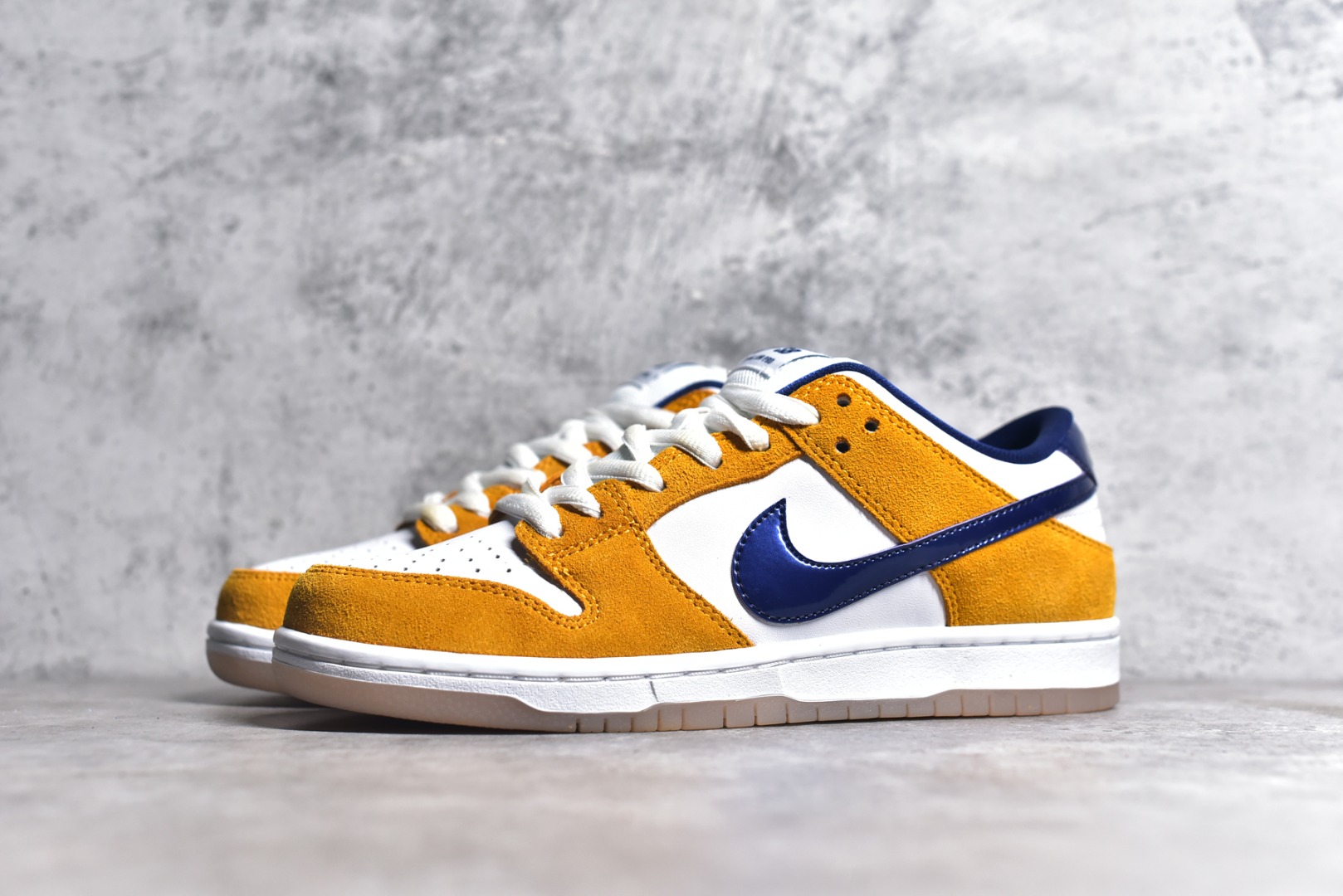 NIKE SB DUNK LOW LASER ORANGE MEN'S BQ6817-800
