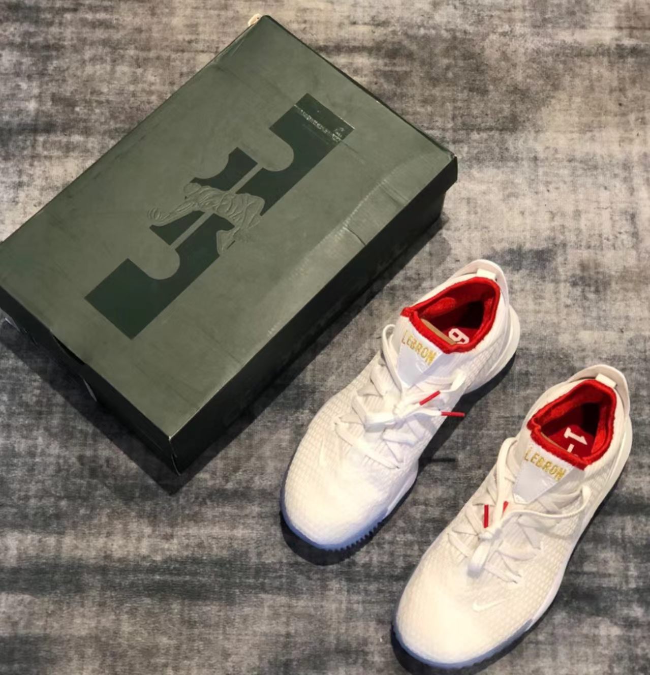 Nike LeBron 16 Low 