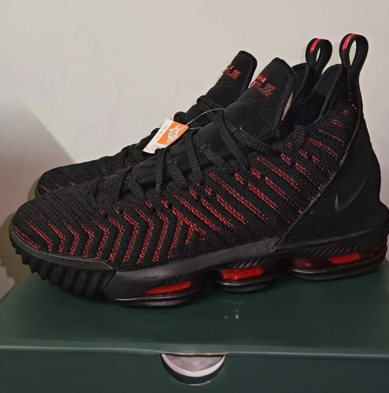 Nike LeBron 16 