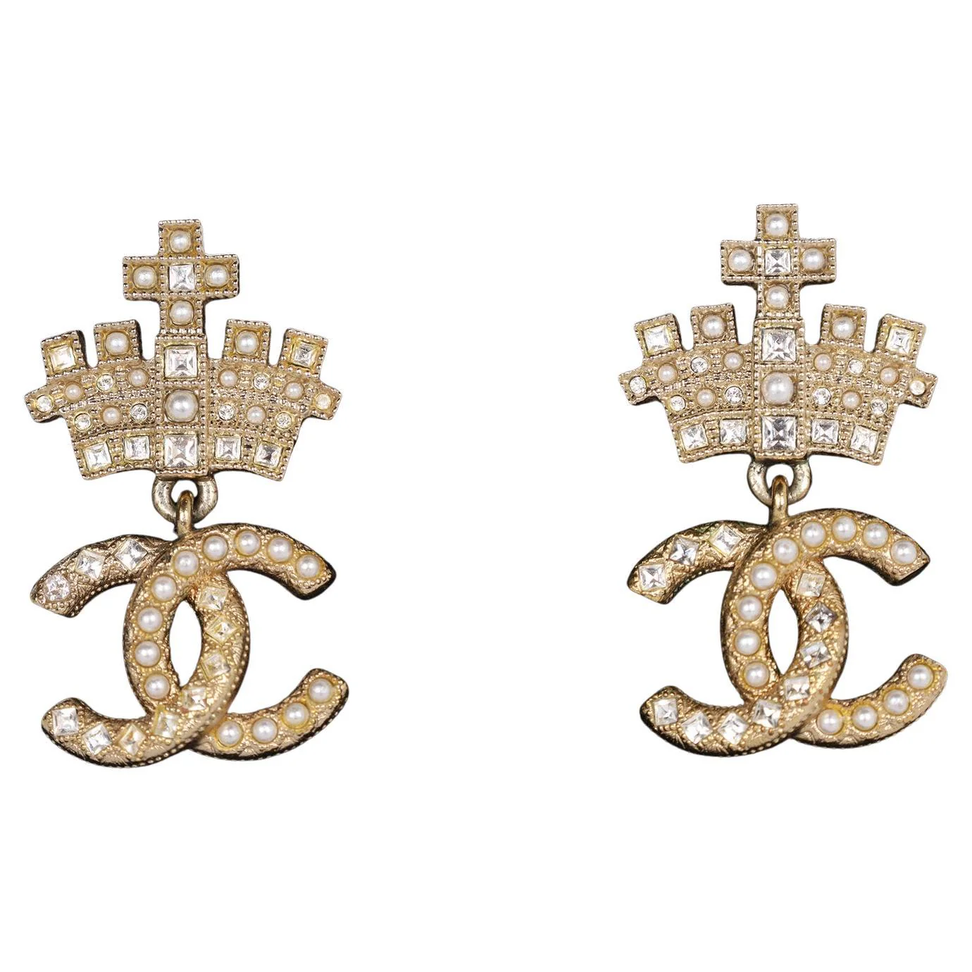 Faux Pearl & Strass CC Crown Drop Pierced Earrings
