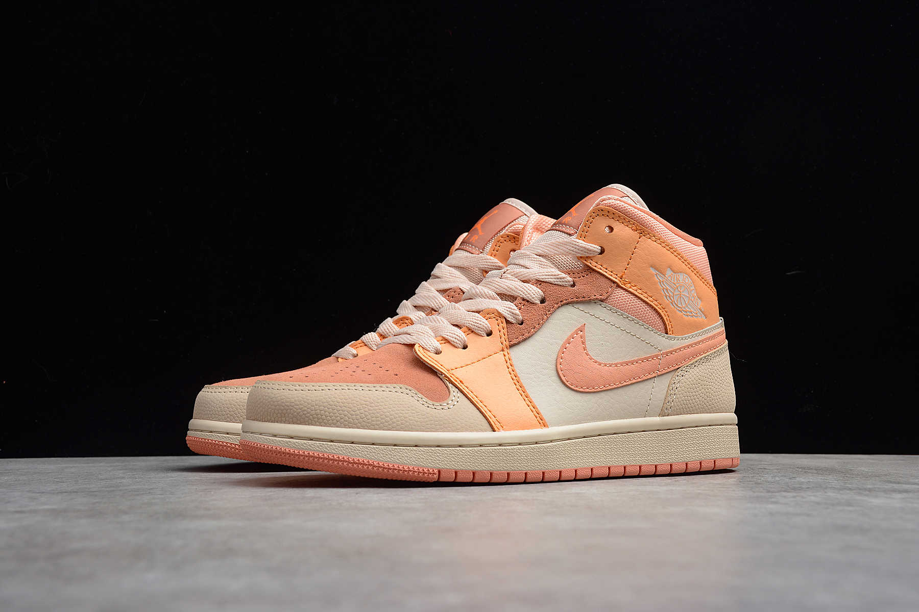 Air Jordan Women's Air Jordan 1 Mid Apricot DH4270-800