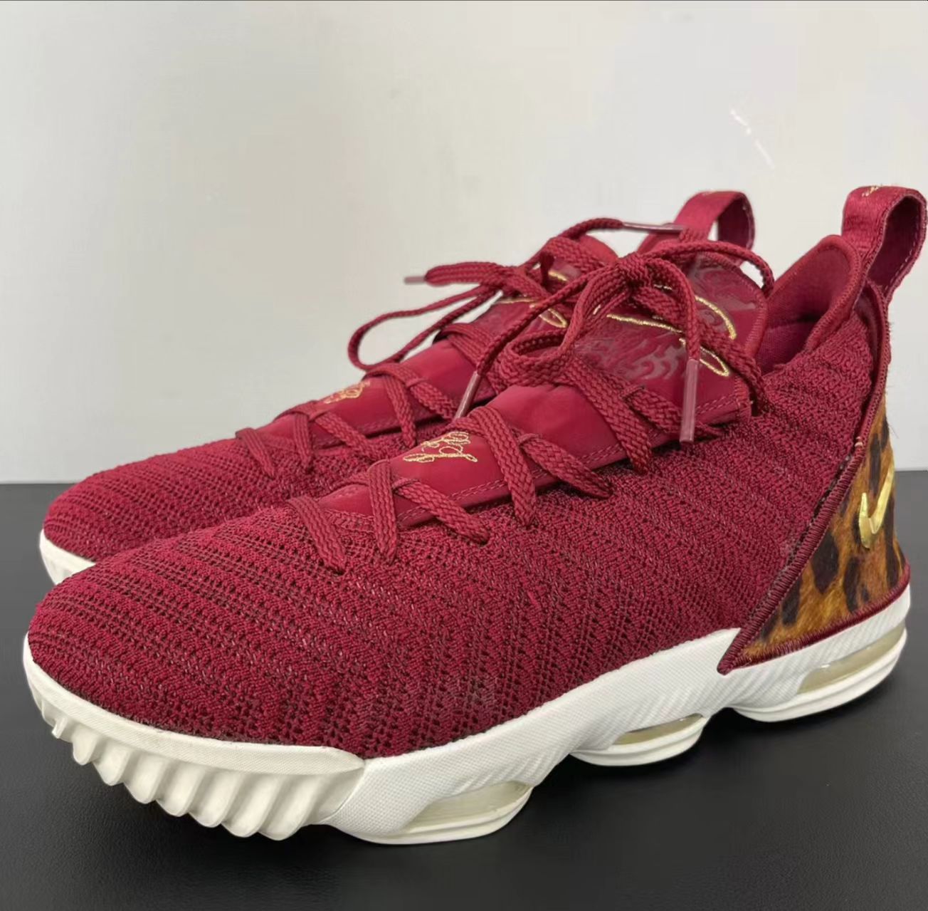 Nike LeBron 16 
