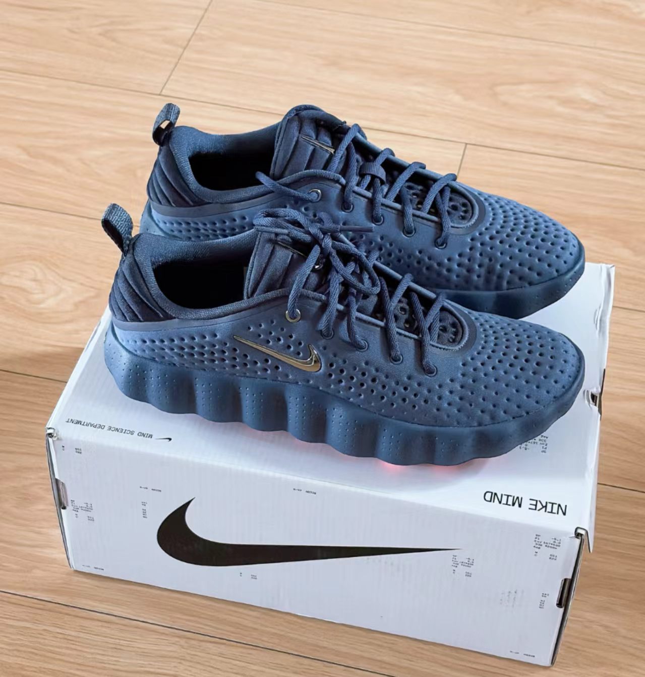 Nike Mind 002 