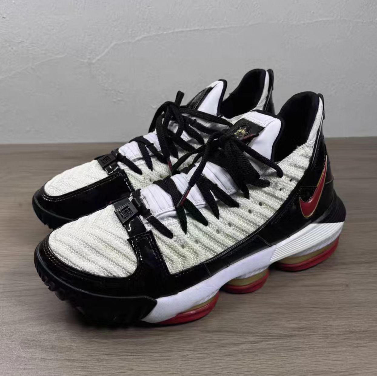 Nike LeBron 16 