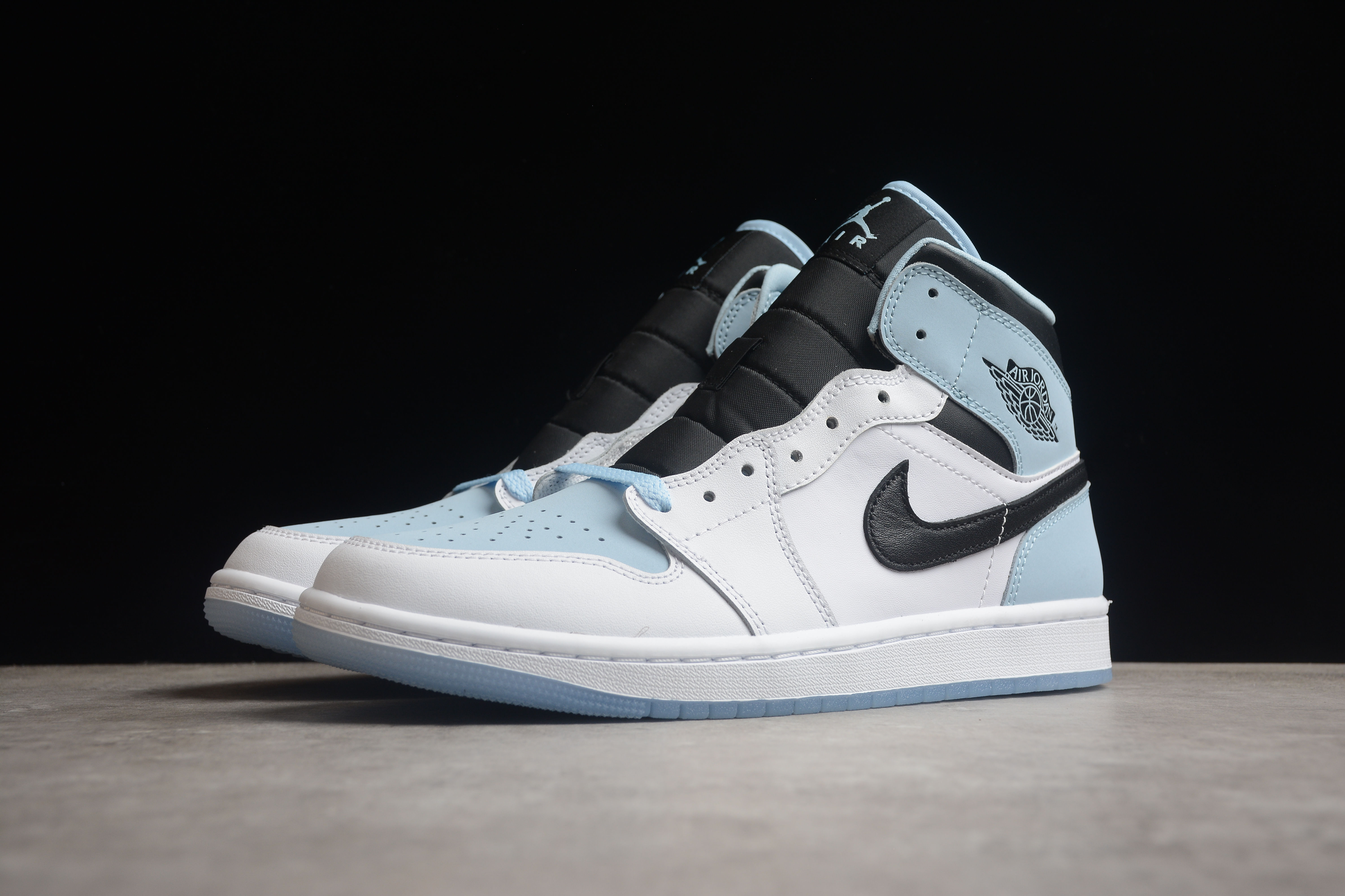 Nike - Air Jordan 1 Mid Se Ice Blue