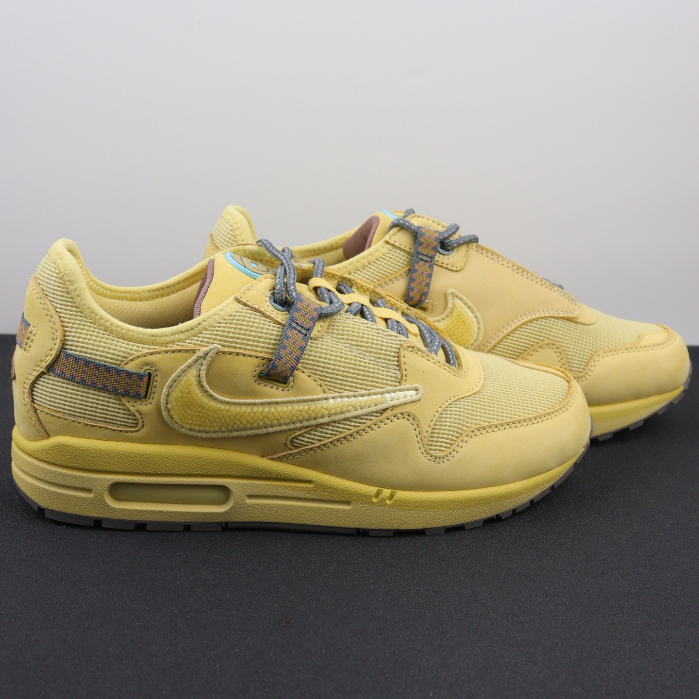 TRAVIS SCOTT X NIKE AIR MAX 1 “SATURN GOLD” DO9392-700
