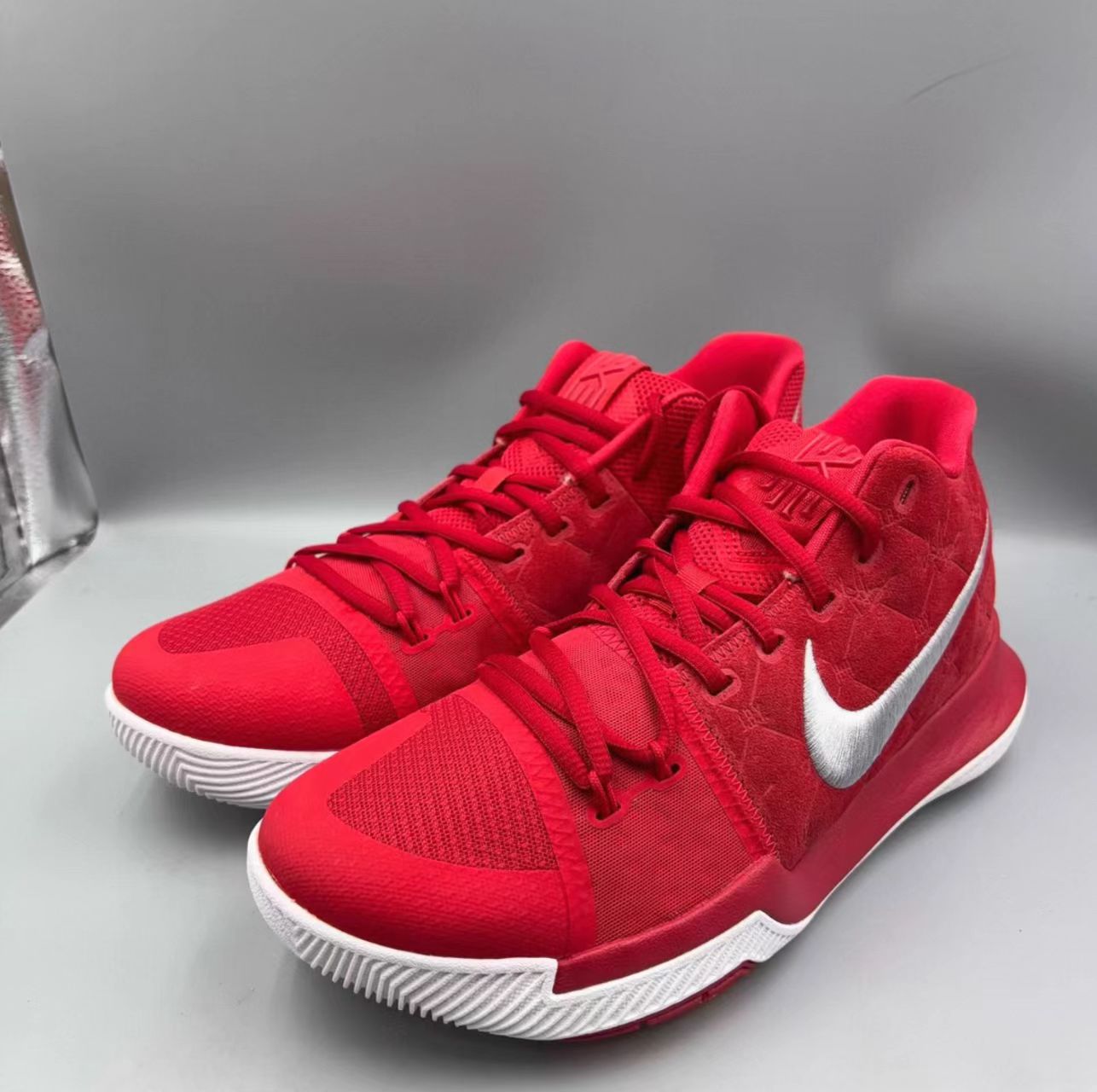 Nike Kyrie 3 Low Red