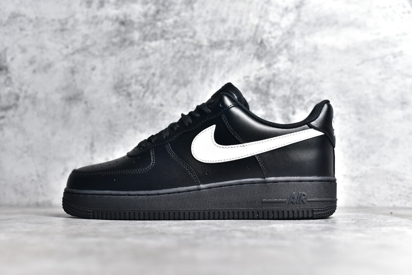 NIKE AIR FORCE 1 LOW '07 BLACK WHITE (2023) FZ0627-010
