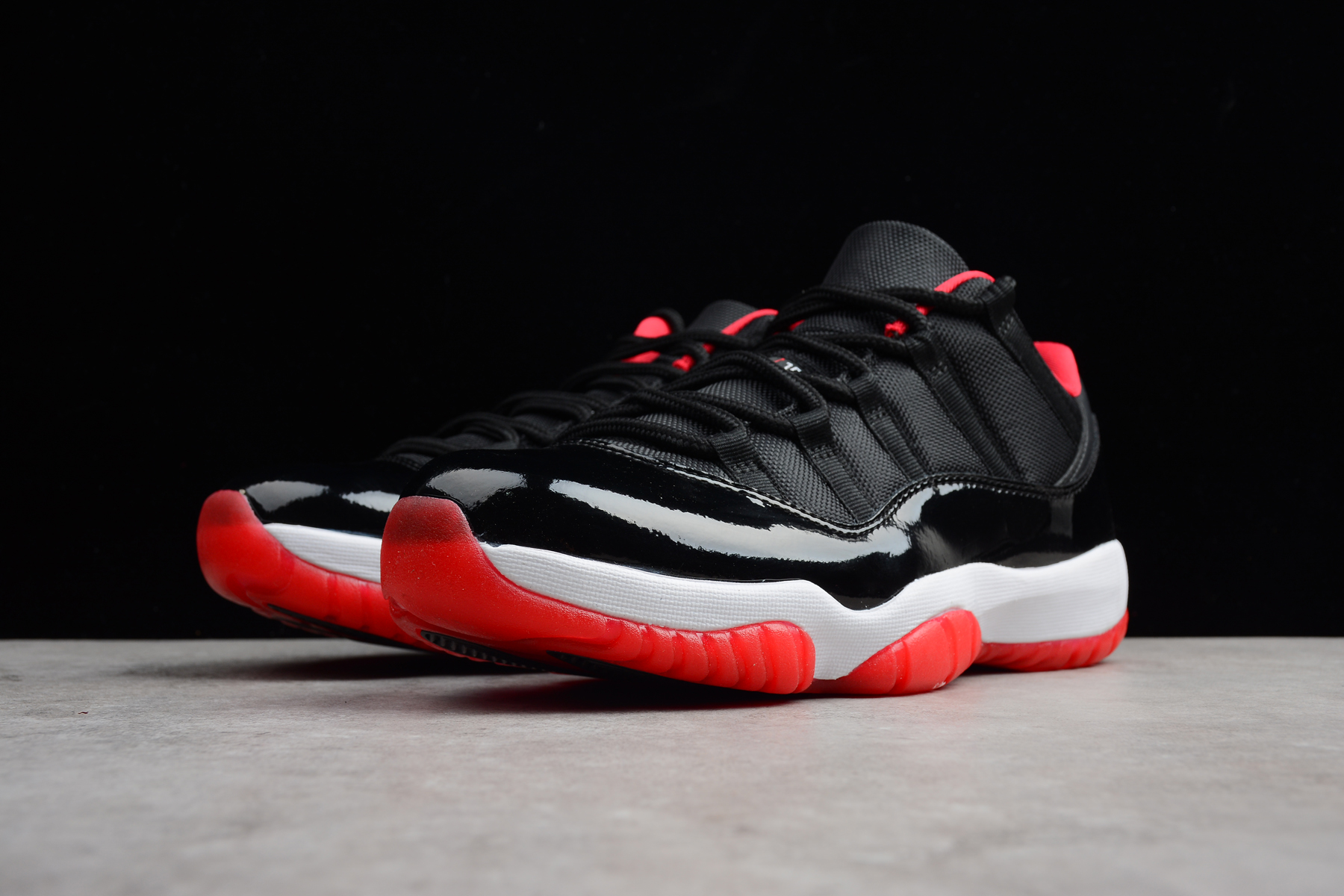 Air Jordan 11 Low 