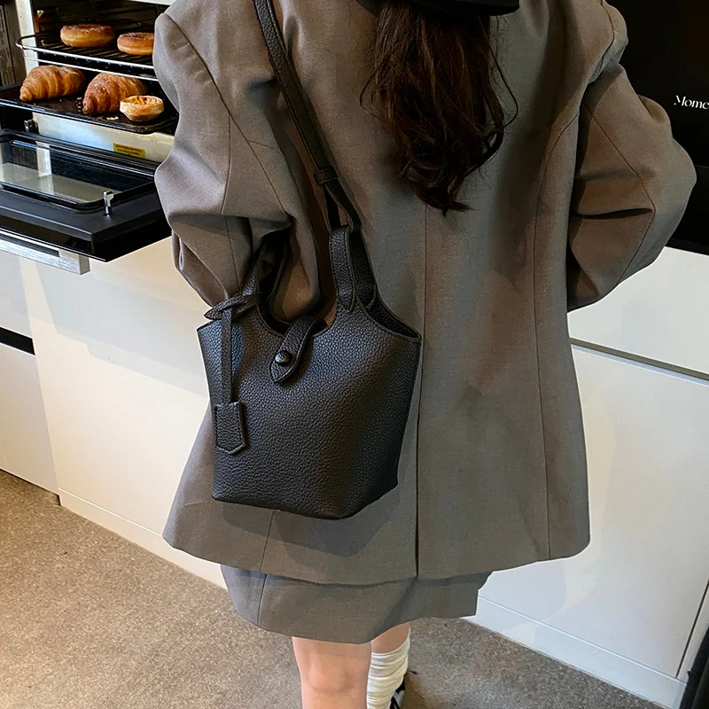 Lyra Bucket Tote