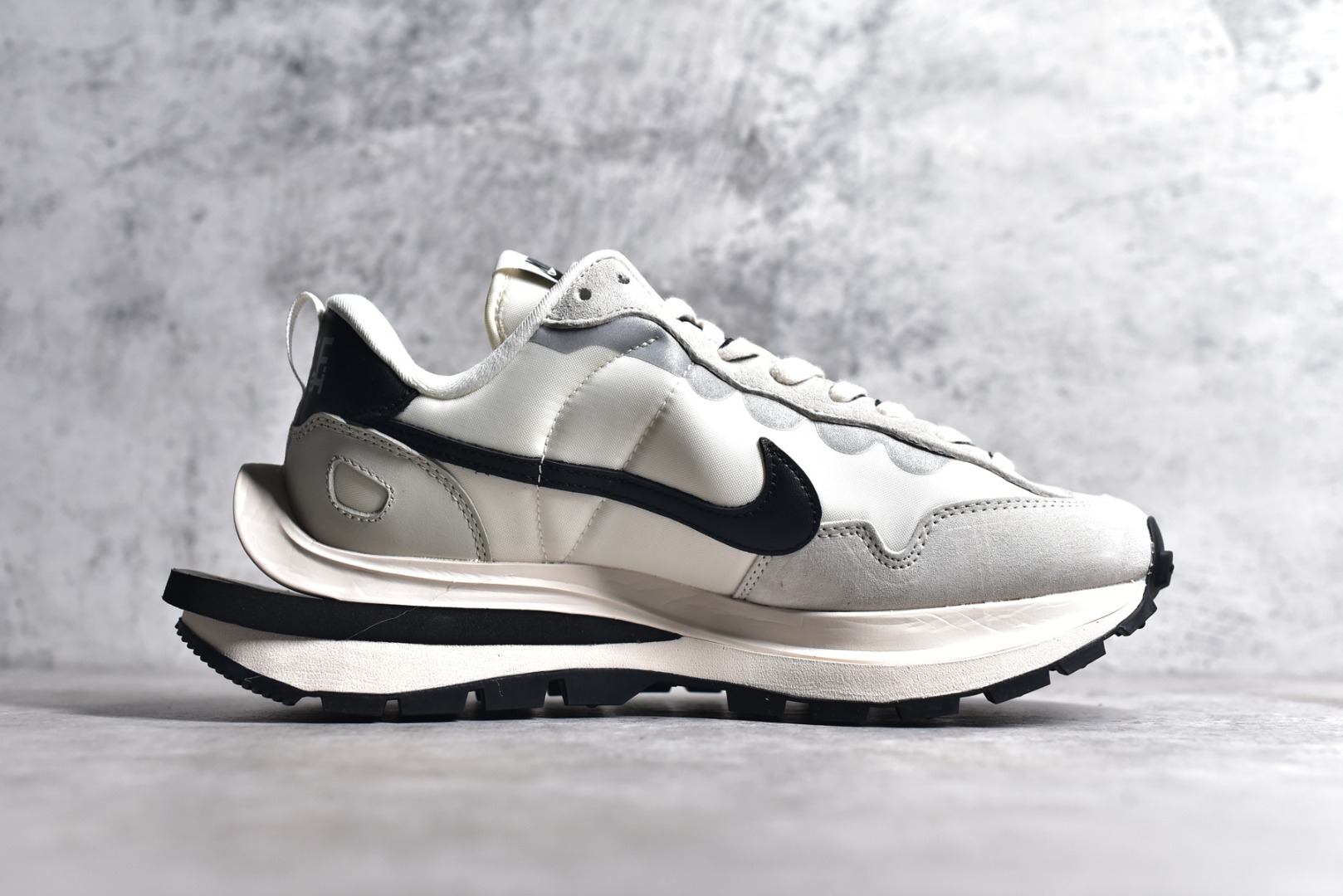 SACAI X NIKE VAPORWAFFLE 3.0 DD1875-101