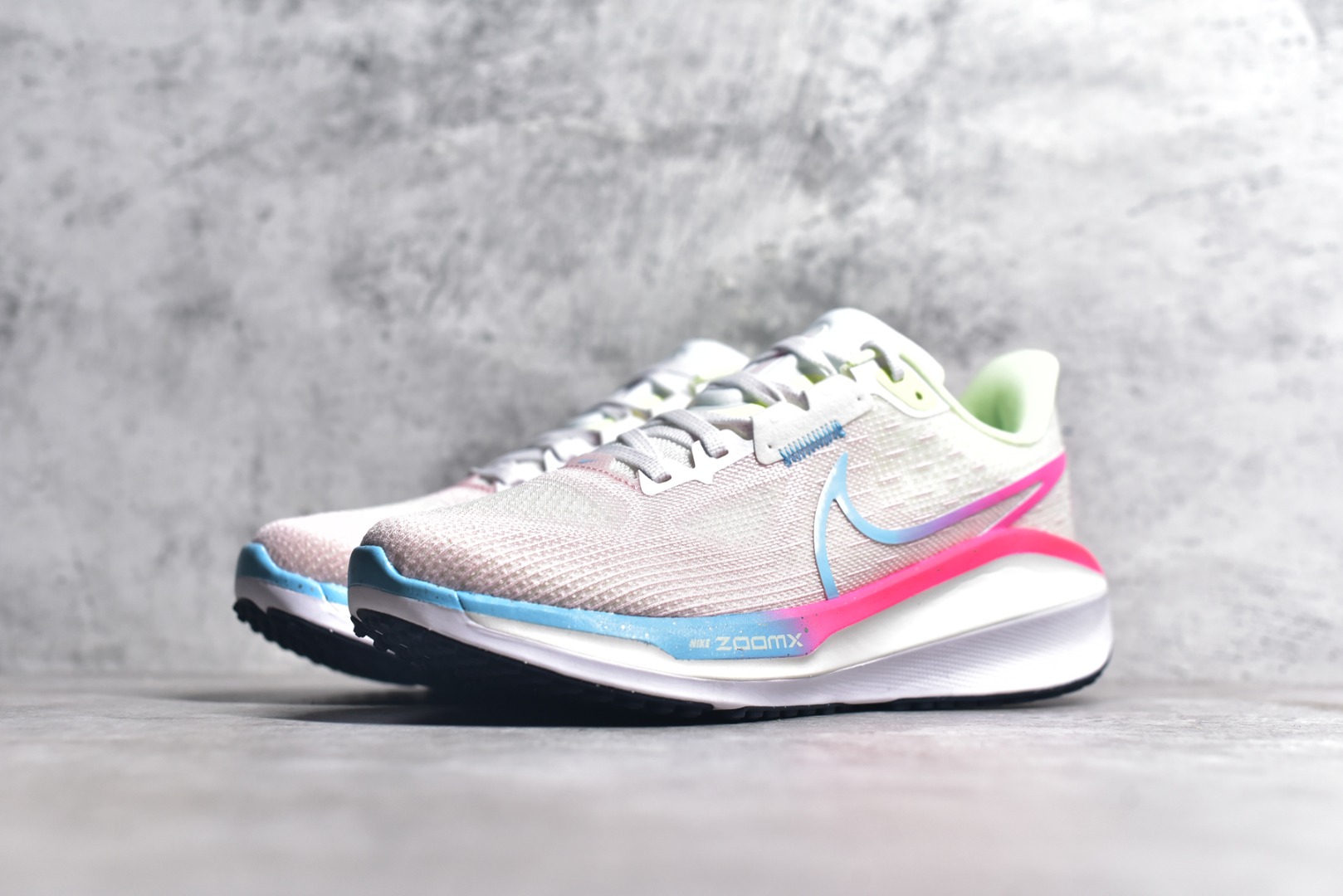 AIR ZOOM VOMERO 17 FZ3974-686