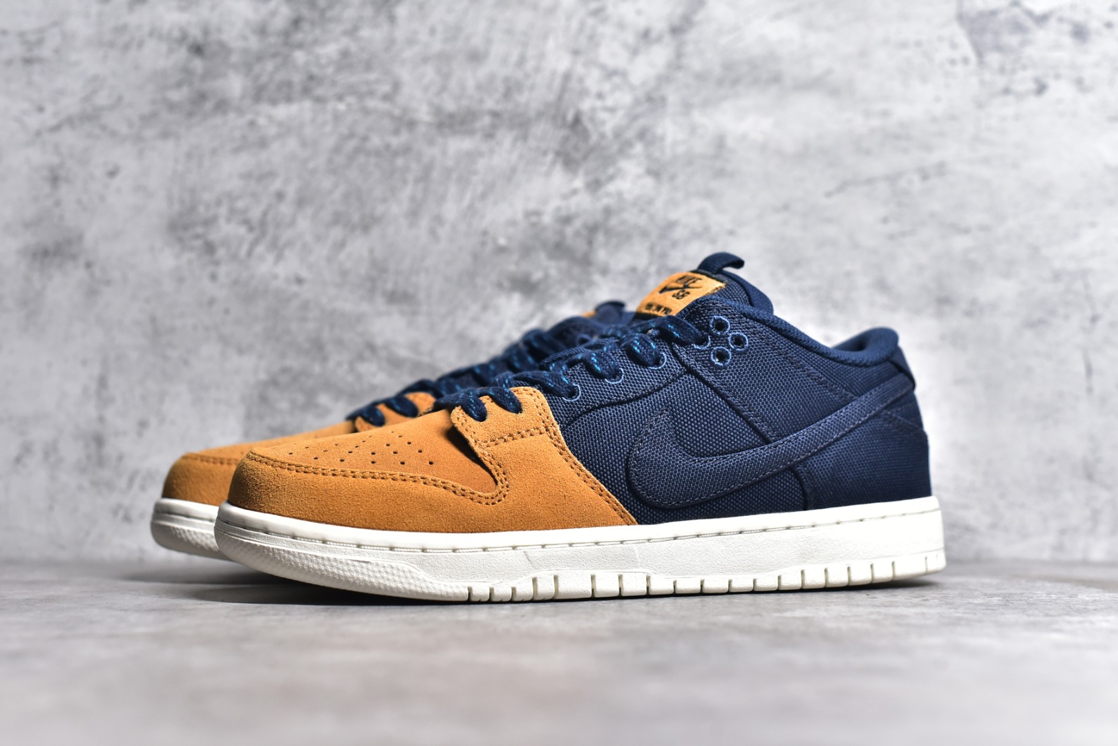 NIKE SB DUNK LOW PRO PRM 90S BACKPACK MEN'S DX6775-400