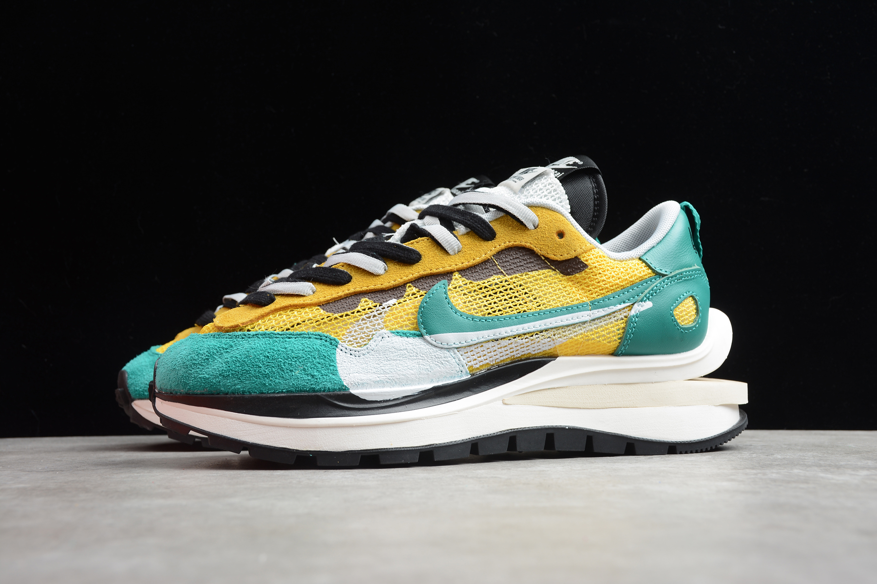 Sacai x Vaporwaffle Green Yellow CI9928-300