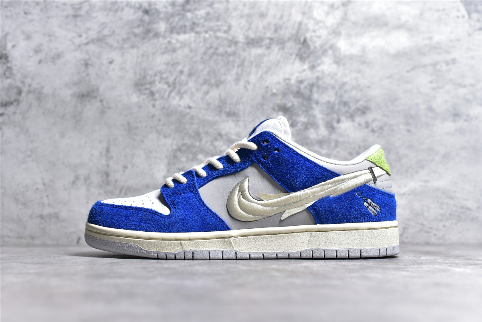 KO FLY STREETWEAR X NK SB DUNK LOW  DQ5130-400