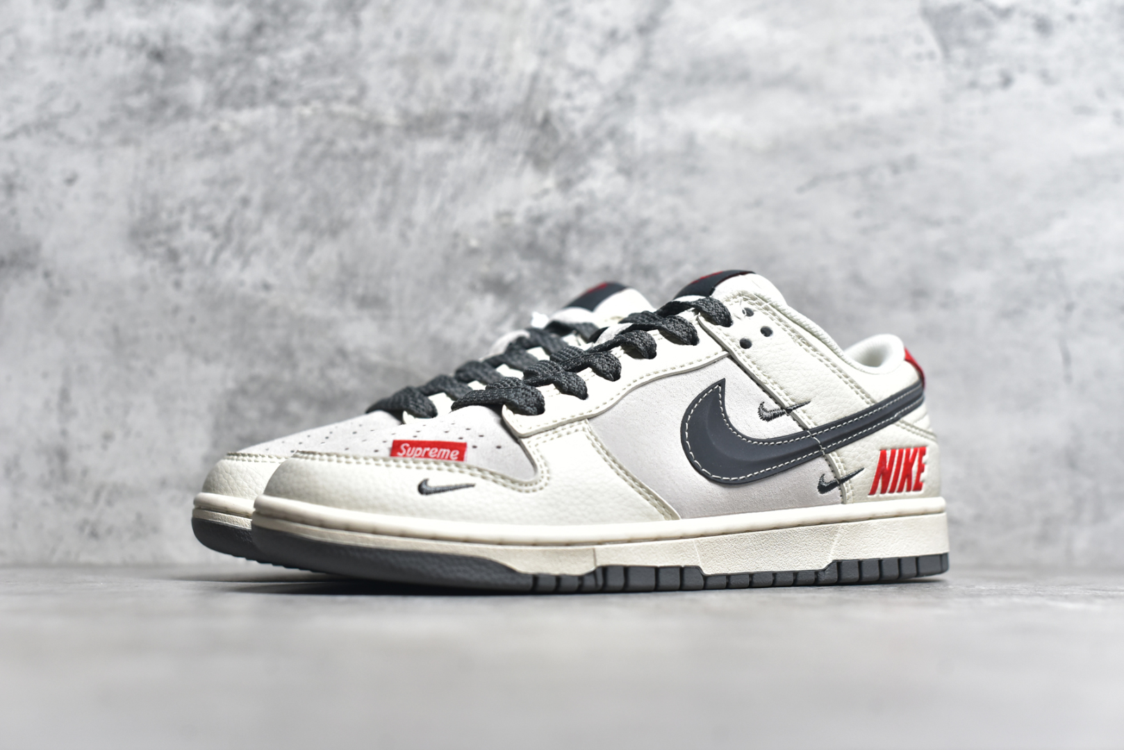 SB DUNK LOW X SUPREME FC1688-205XK