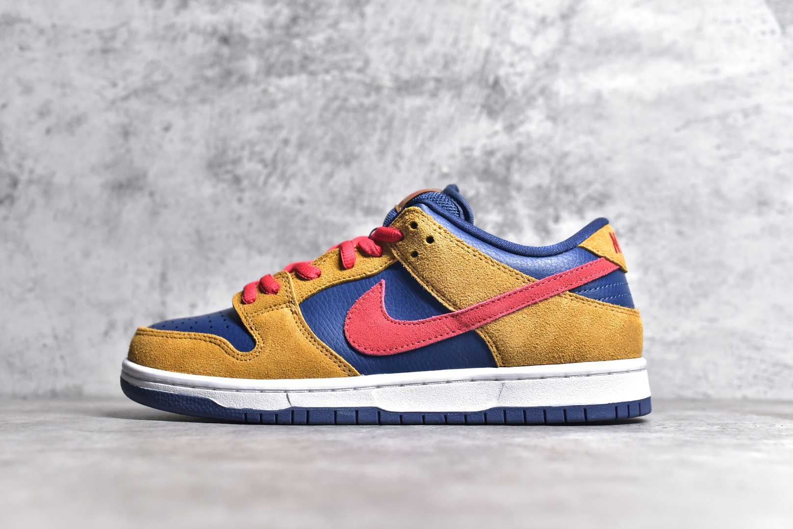 NIKE SB DUNK LOW REVERSE PAPA BEAR BQ6817-700