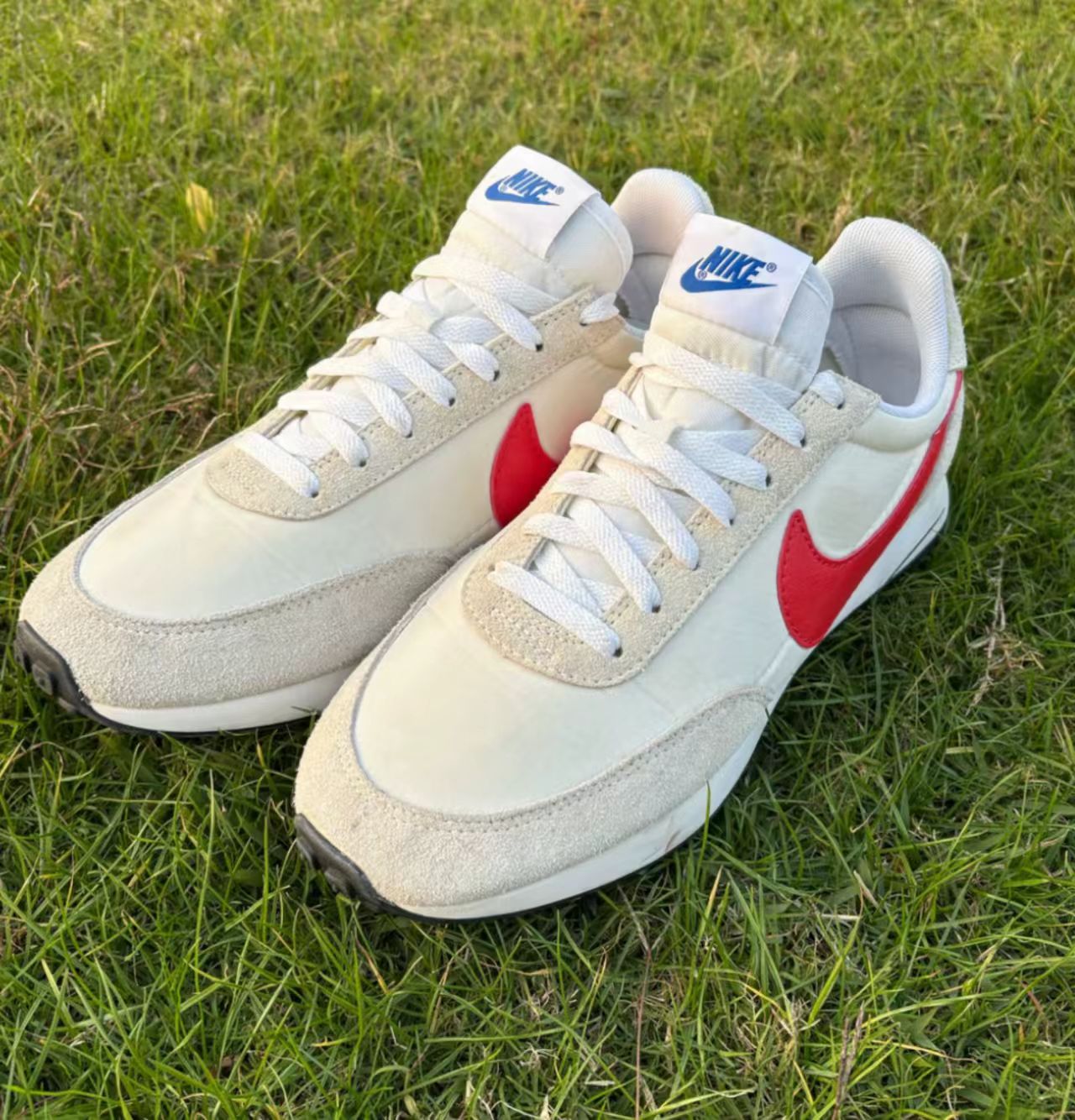 Nike Daybreak White Beige Red Swoosh