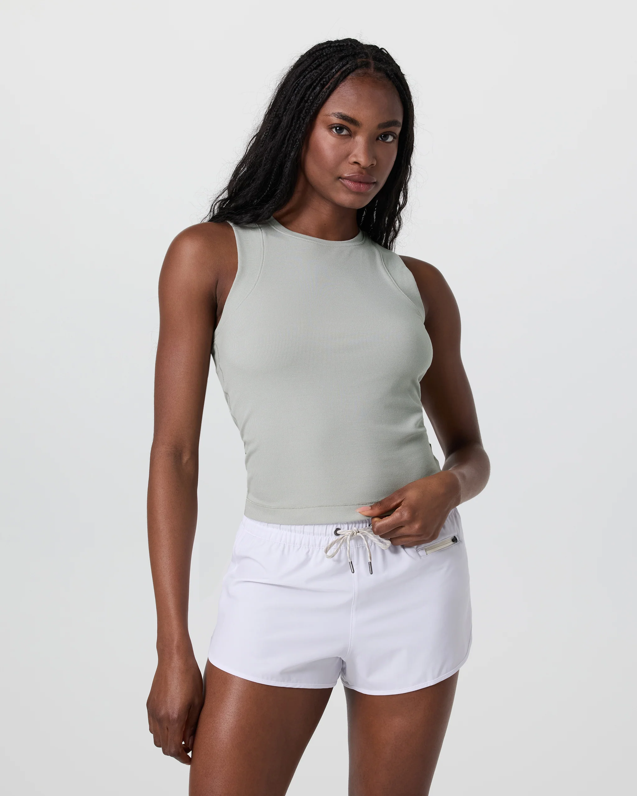 Pose Modern Tank