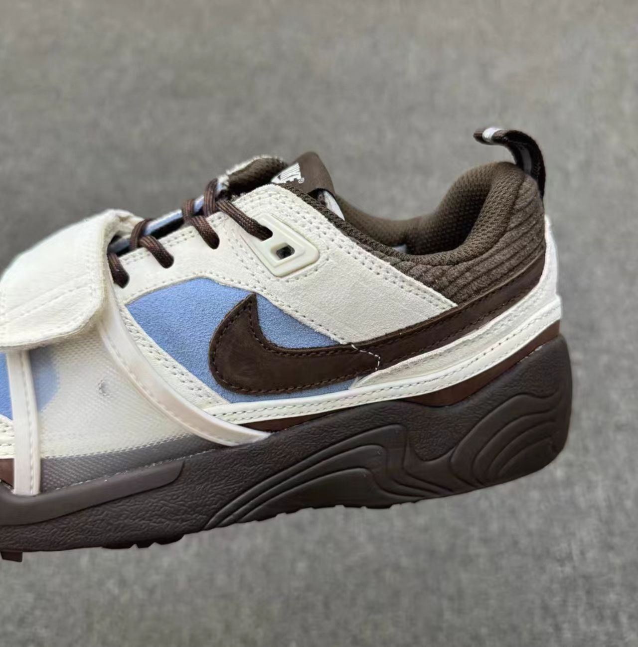 Travis Scott x Nike Zoom Field Jaxx "Leche Blue"