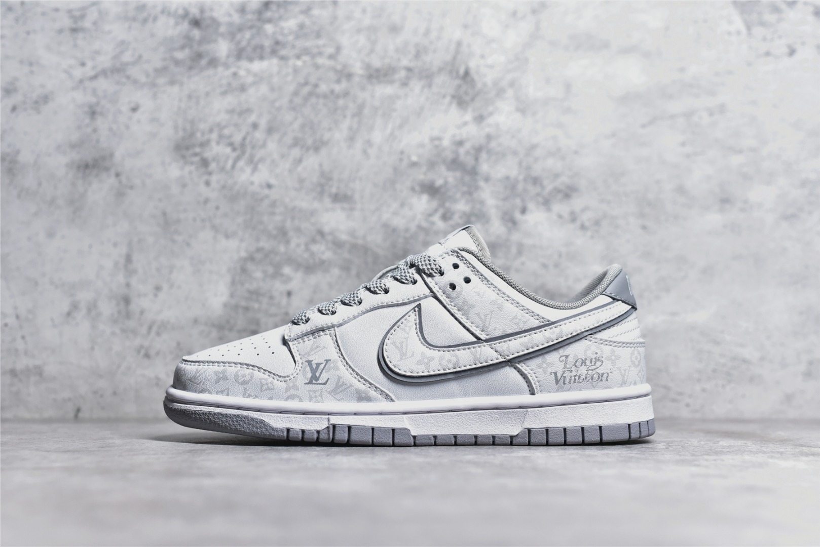 LV X NIKE SB DUNK LOW XD1688-004