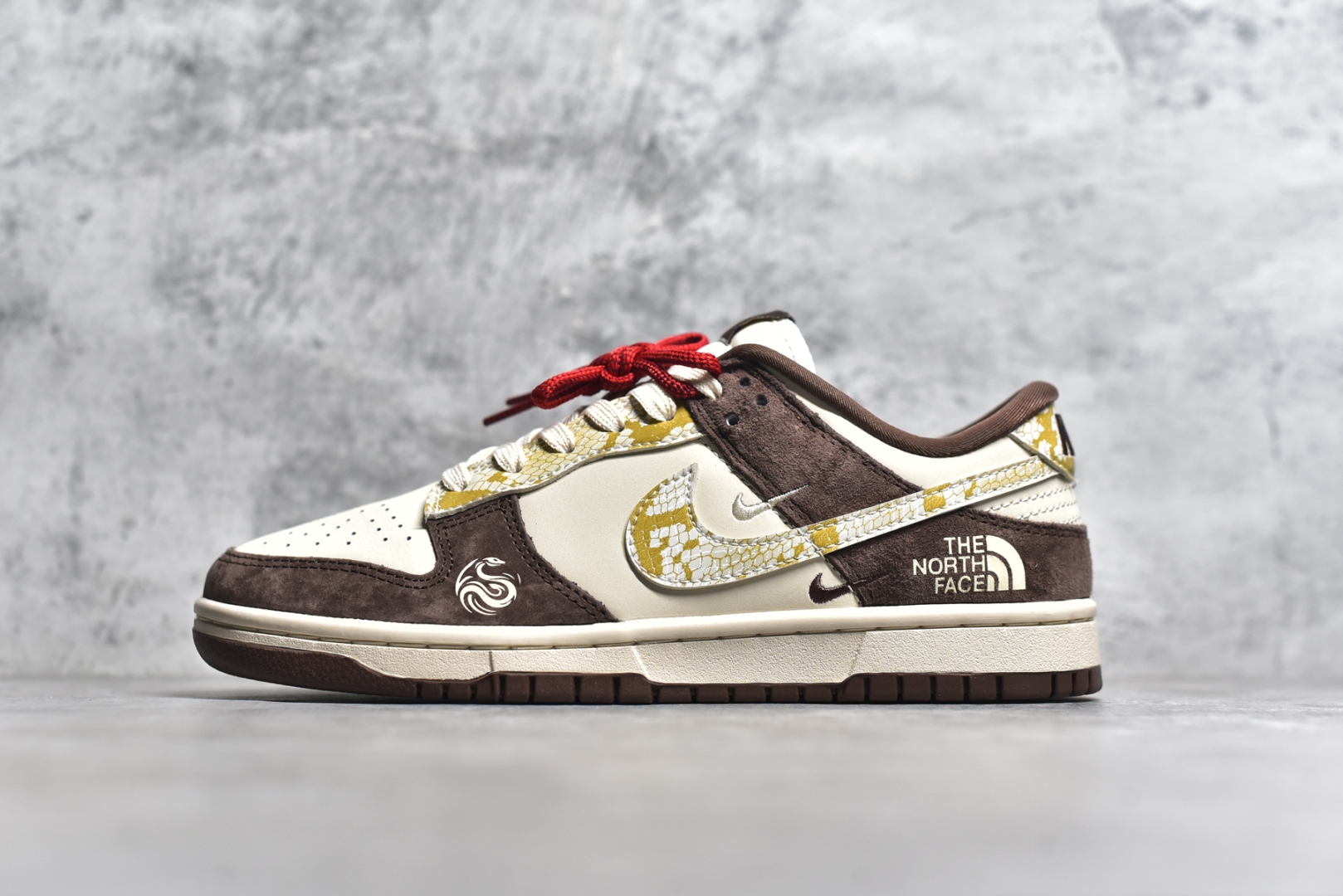 SB DUNK LOW CH8311-234