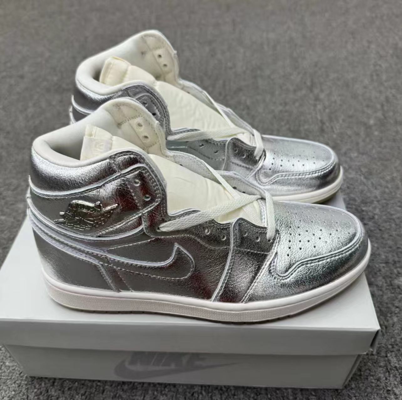 Air Jordan 1 High Metallic Silver Crackled Leather