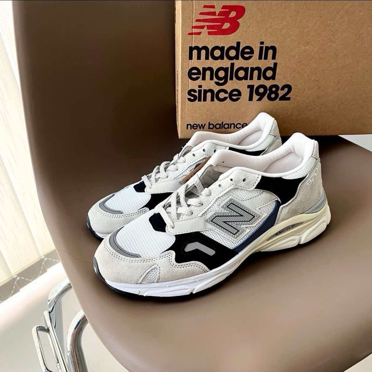 New Balance 920 