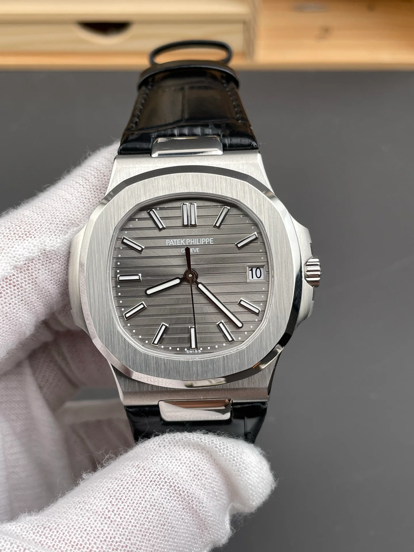 Nautilus 5711G Grey Dial Leather Stra