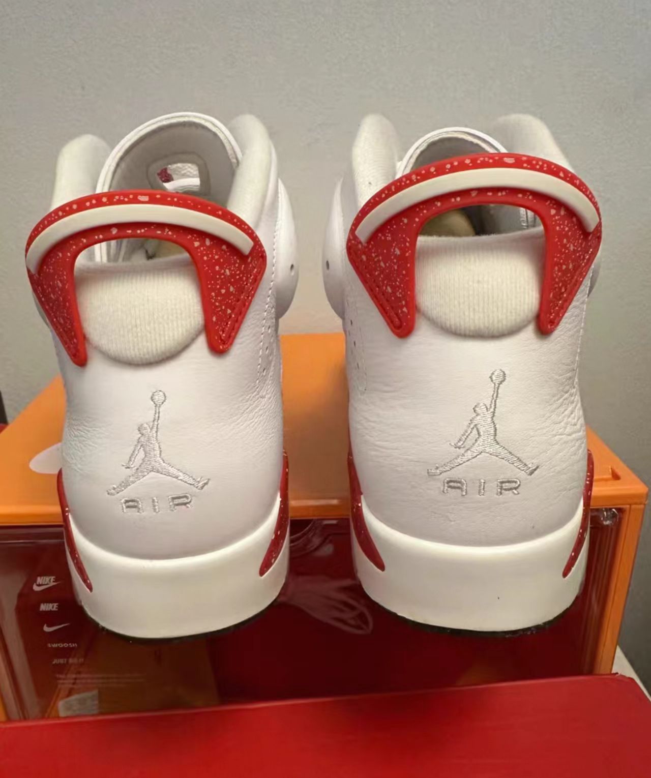 Air Jordan 6 Retro "Red Oreo"