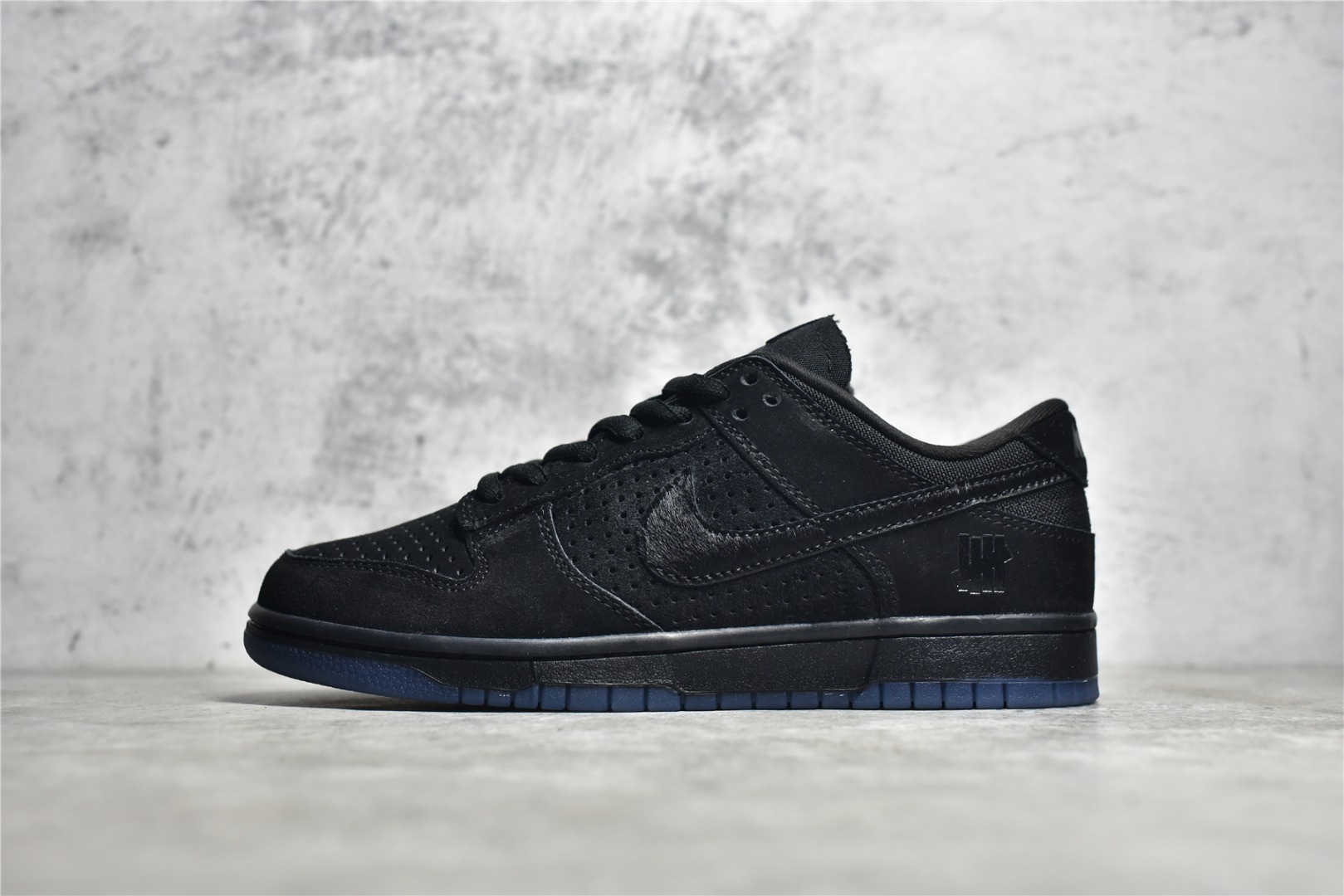 UNDEFEATED X NIKE DUNK LOW “5 ON IT” DO9329-001